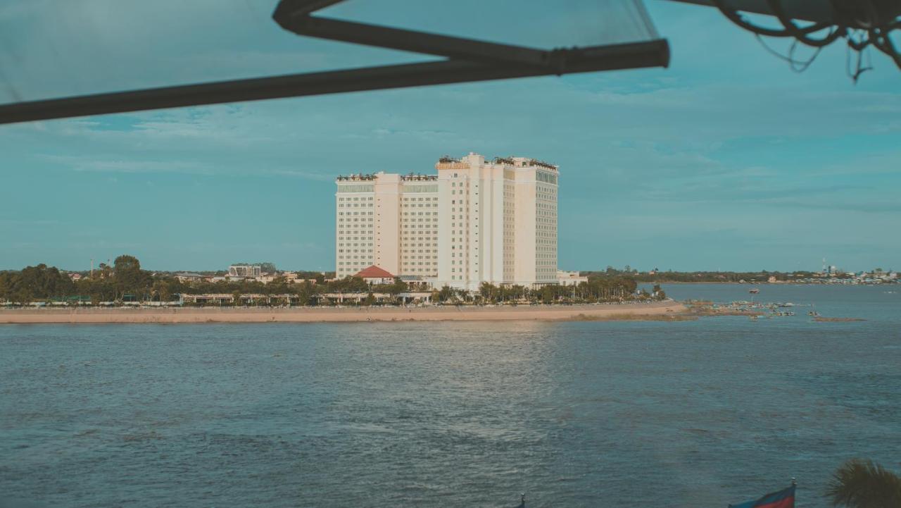 بنوم بنه Panorama Mekong Hostel المظهر الخارجي الصورة
